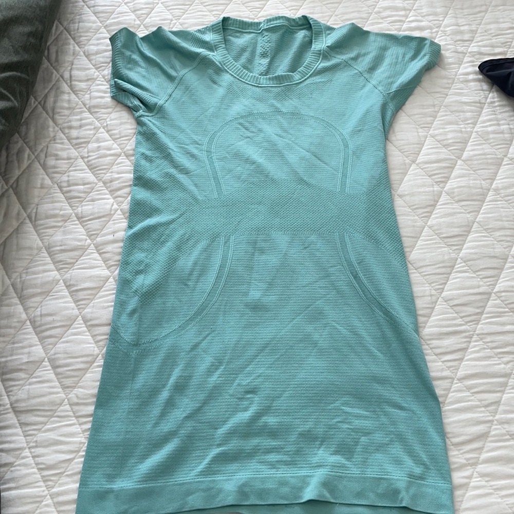 Swiftly tech short sleeve size 4